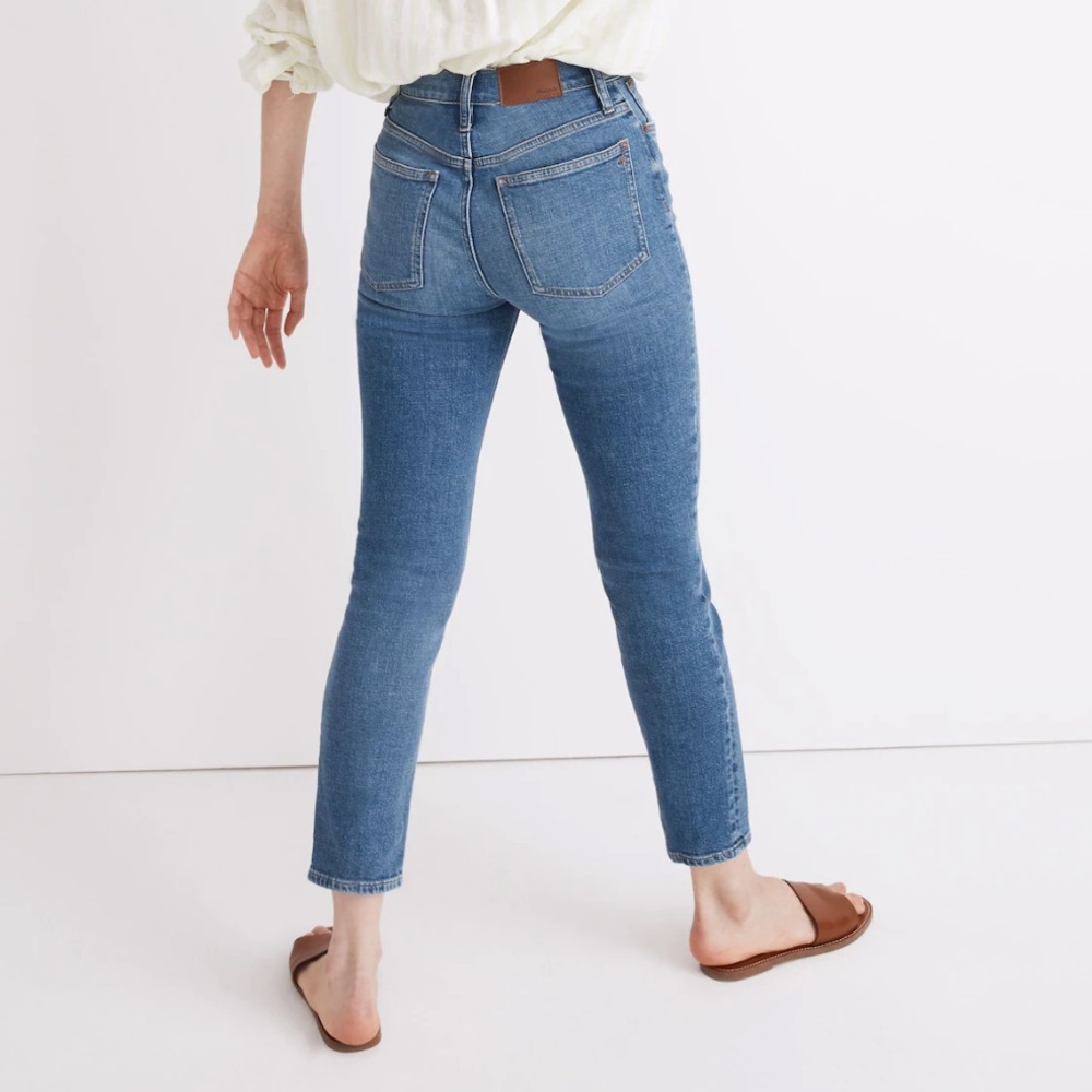 The Perfect Vintage Crop Jean in Sandford Wash: Summerweight Edition - Picture 2 of 9